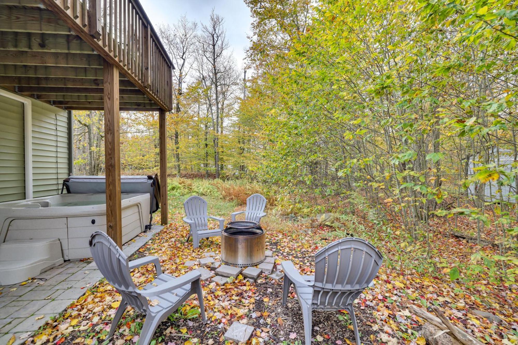 Tobyhanna Home With Game Room And Fire Pit Exterior photo