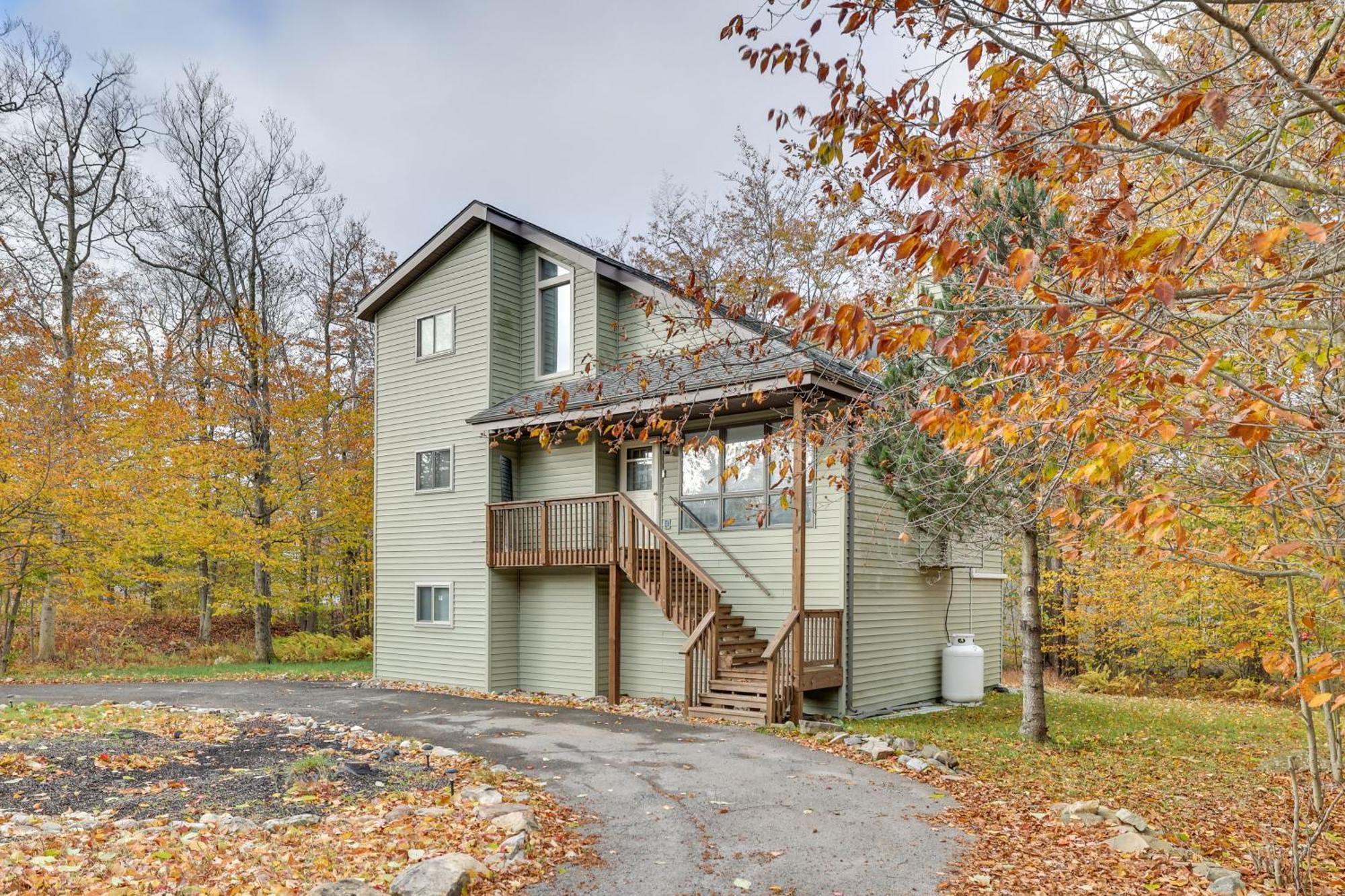 Tobyhanna Home With Game Room And Fire Pit Exterior photo