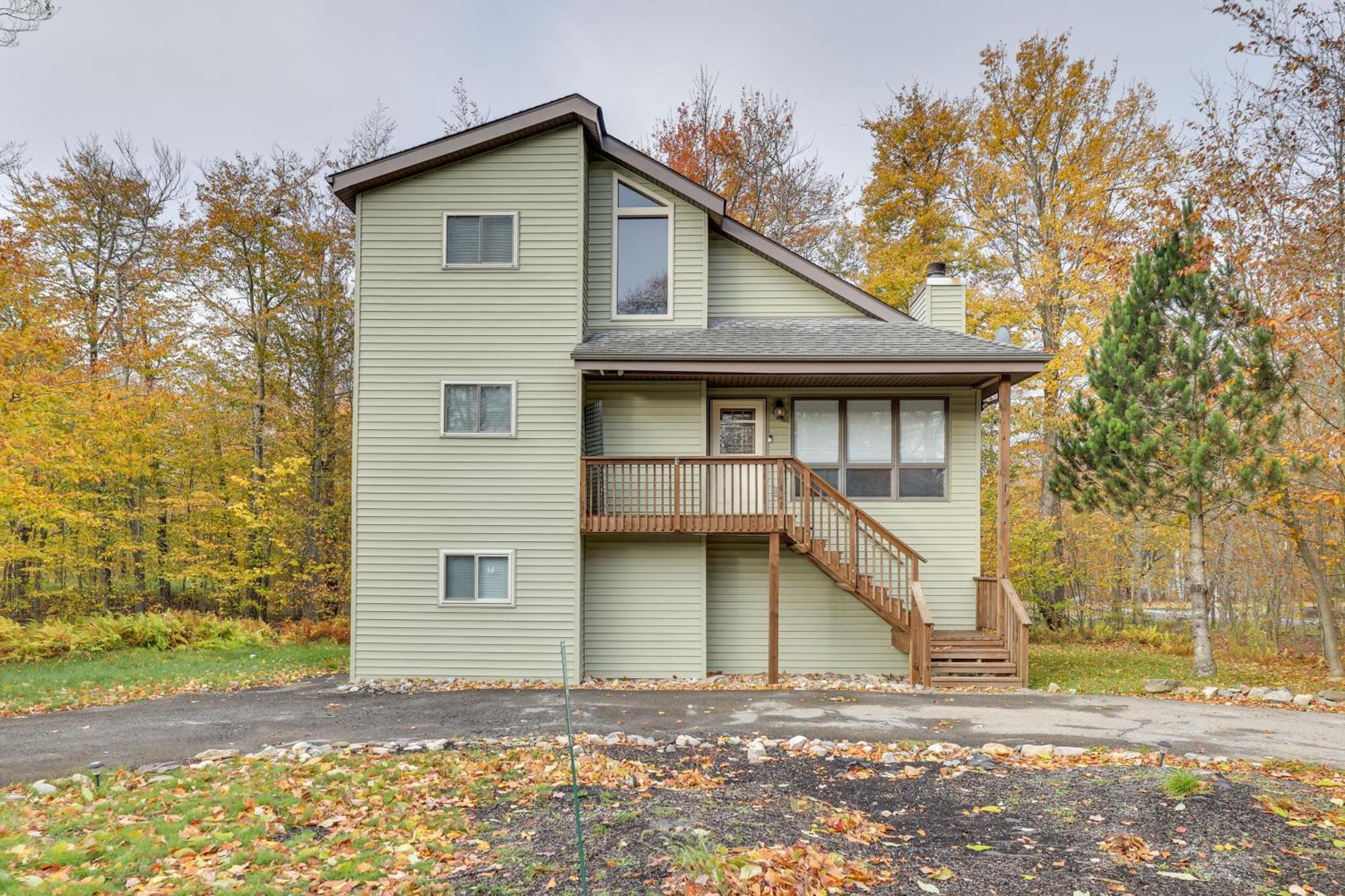 Tobyhanna Home With Game Room And Fire Pit Exterior photo