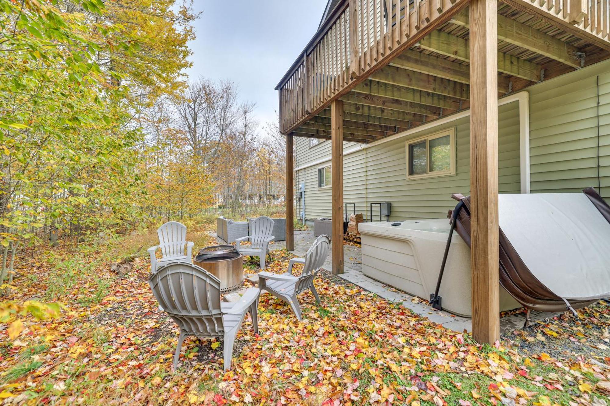 Tobyhanna Home With Game Room And Fire Pit Exterior photo